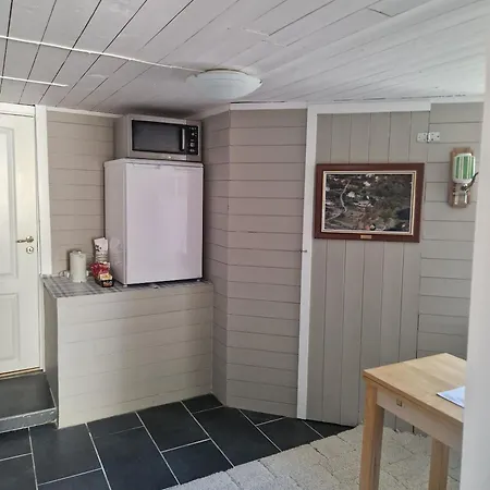 Apartman Cosy Living Room, Bedroom And Bathroom And Kitchen Area Kolavåg