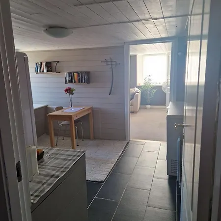 Cosy Living Room, Bedroom And Bathroom And Kitchen Area Apartman Kolavåg