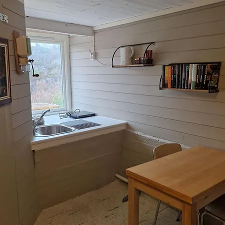 Apartman Cosy Living Room, Bedroom And Bathroom And Kitchen Area Kolavåg