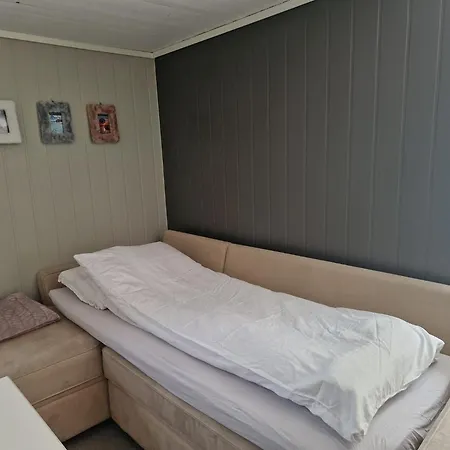 Cosy Living Room, Bedroom And Bathroom And Kitchen Area Apartman *
