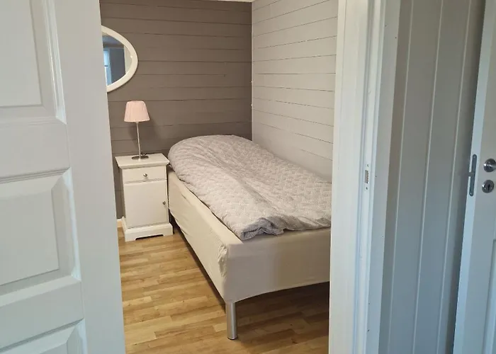 Cosy Living Room, Bedroom And Bathroom And Kitchen Area Vendégház Kolavåg